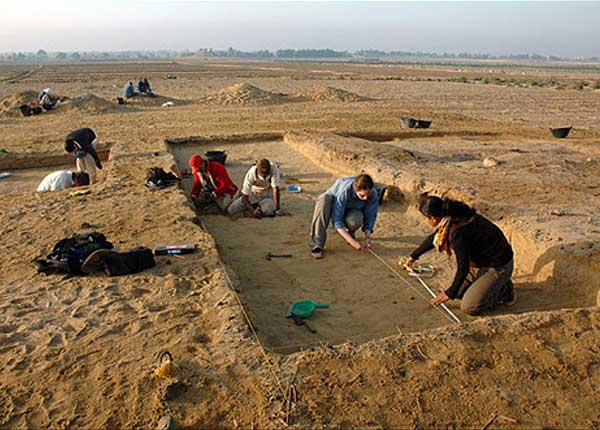Ruins of 7,000-year-old city found in Egypt oasis